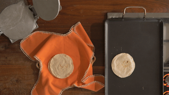 Tortillas de Maíz (Corn Tortillas) – Step 11