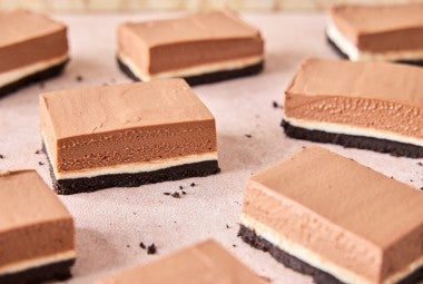 No-Bake Chocolate Cheesecake Bars