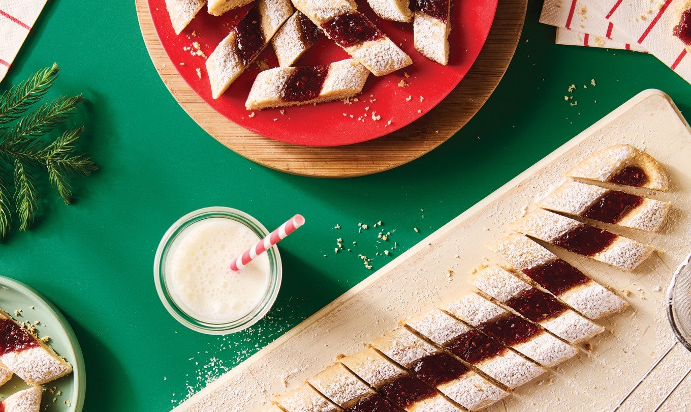 Simple Linzer Cookie Slices